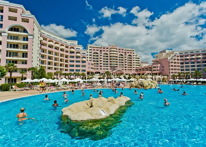 Majestic ساني بيتش