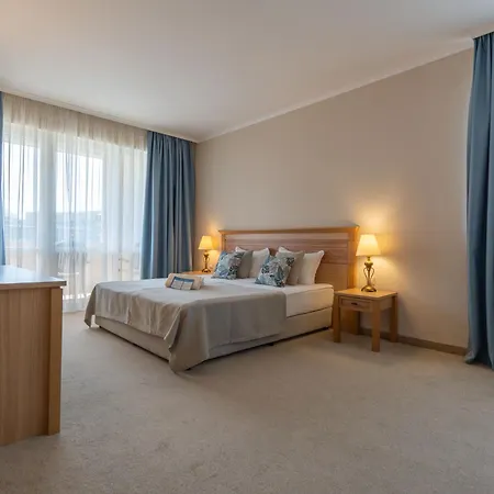 Majestic 4* Napospart